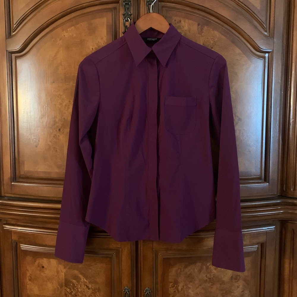 Plum tops ready for fall? Size medium excellent condition.